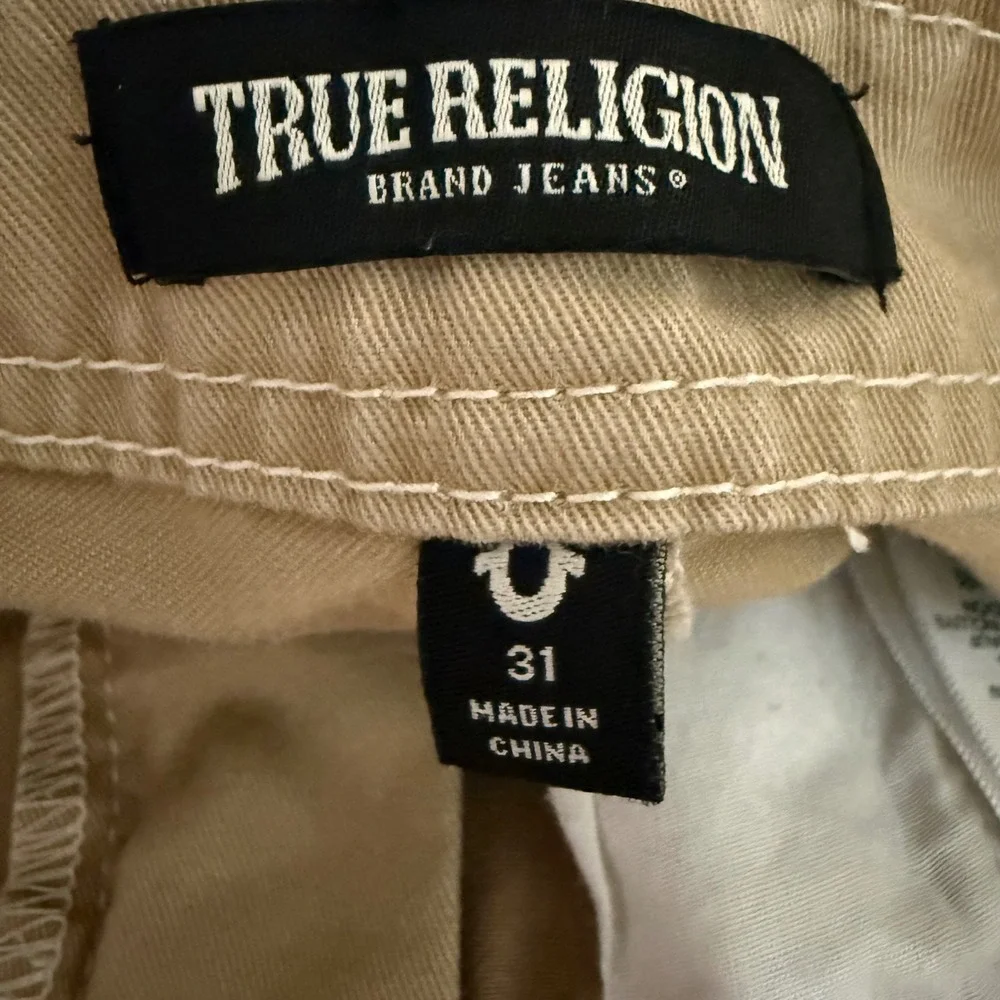 True Religion Size 31 Khaki Cargo Pants Tan Straight Leg Horseshoe Stitching 32